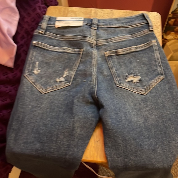 Hello I’m selling a mom jean tight waist high rise ripped butterfly not used! - Picture 3 of 5